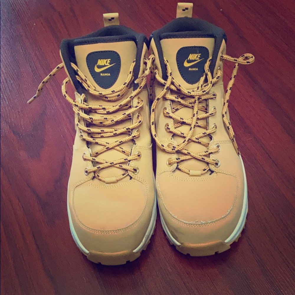 Nike Manoa leather boots
